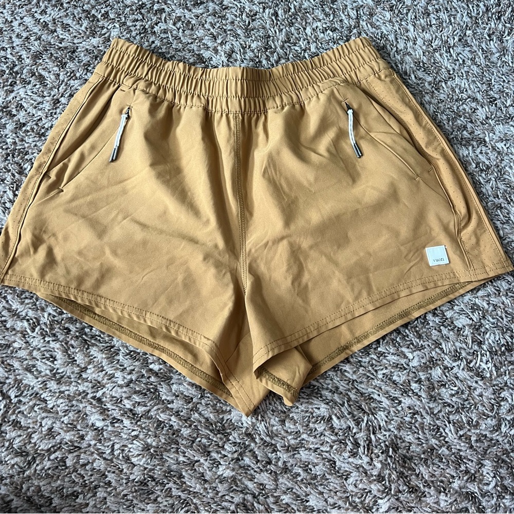 Vuori women’s shorts size medium